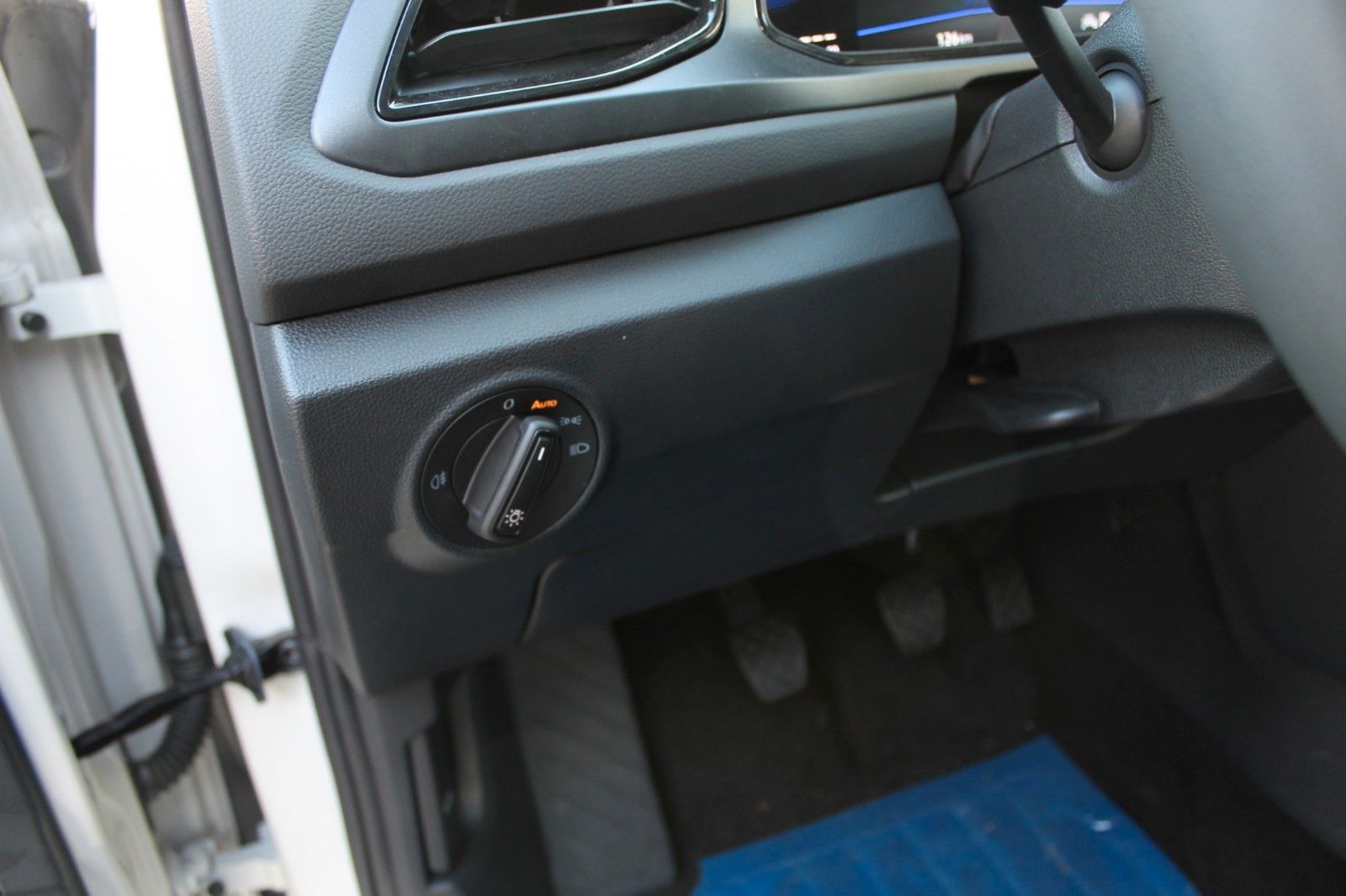 Volkswagen T-Roc 1.0 TSi - Samsaru's Car Outlet