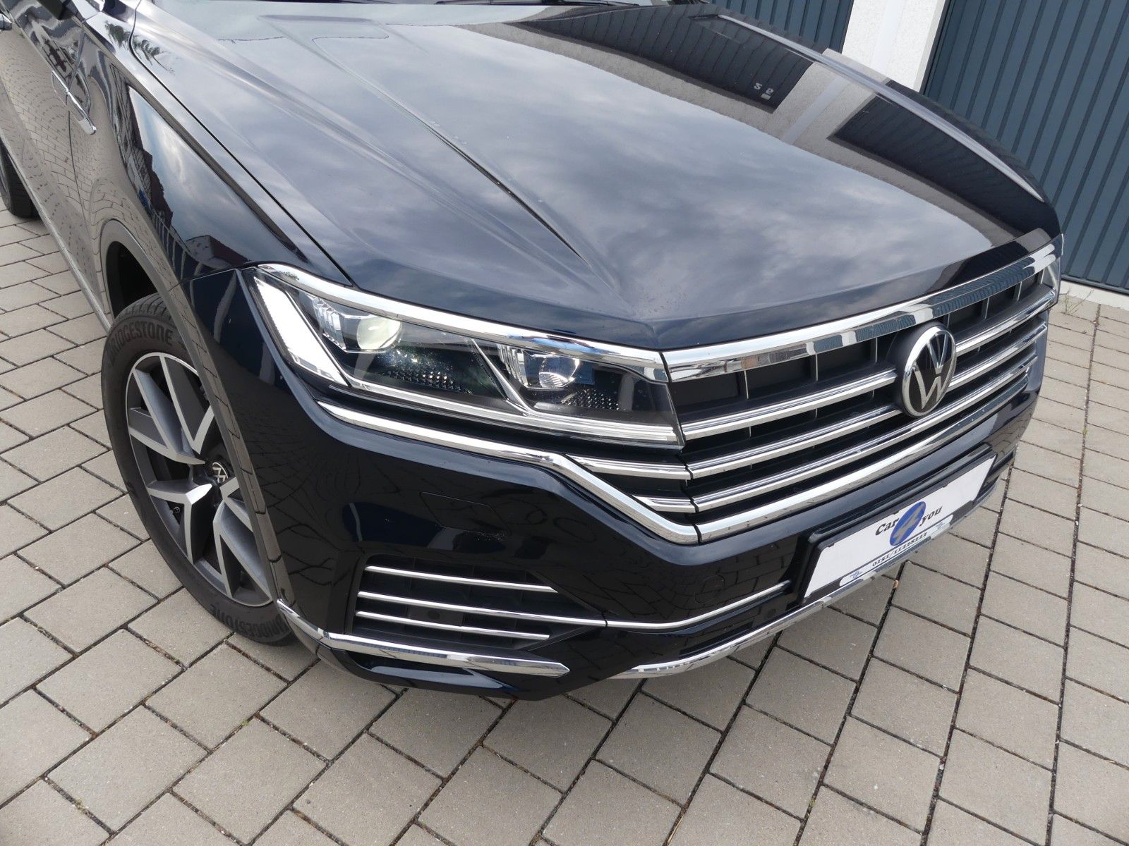 Volkswagen Touareg Elegance 4Motion - Samsaru's Car Outlet