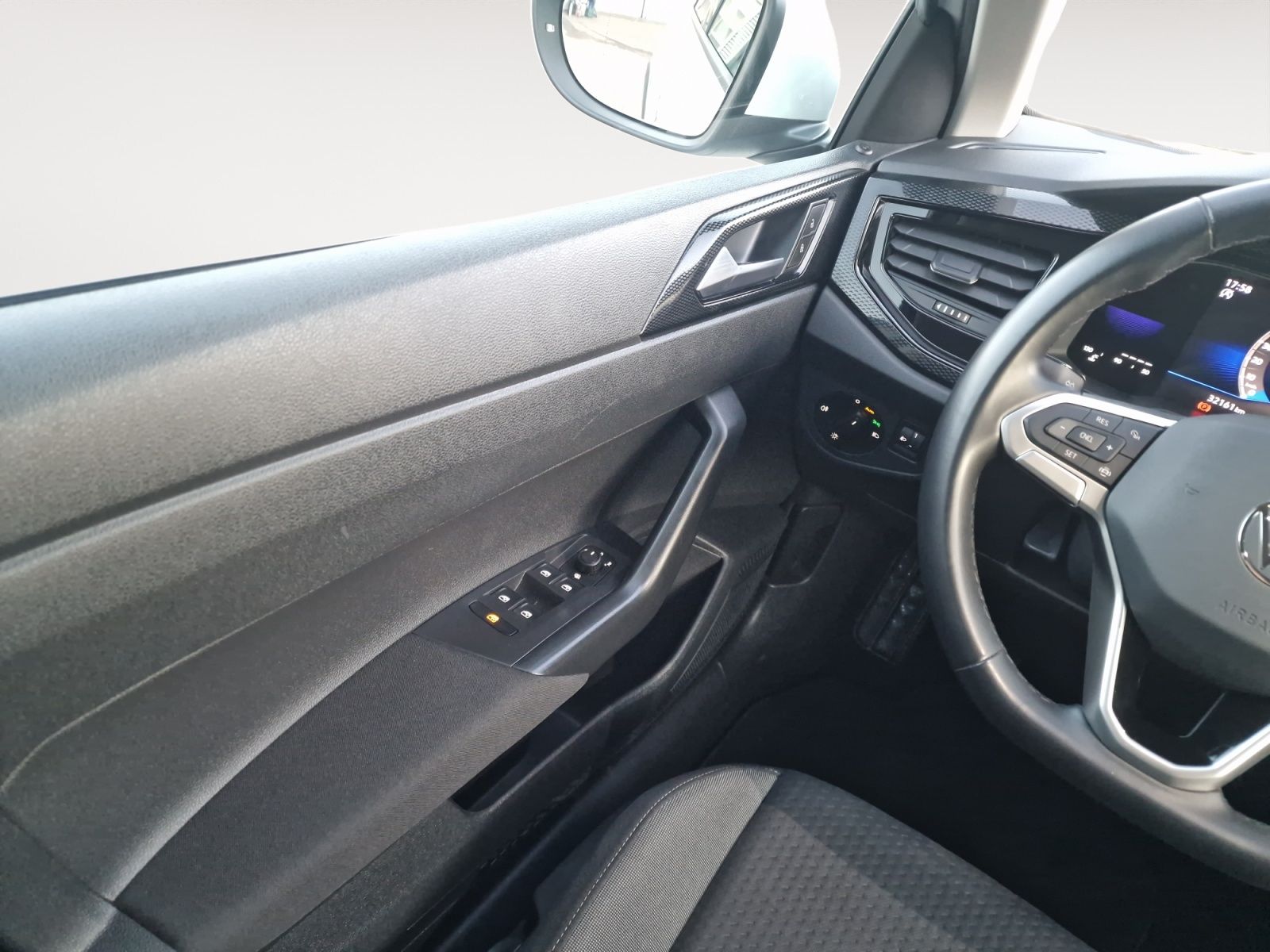 Volkswagen Taigo 1.0 TSI Life - Samsaru's Car Outlet
