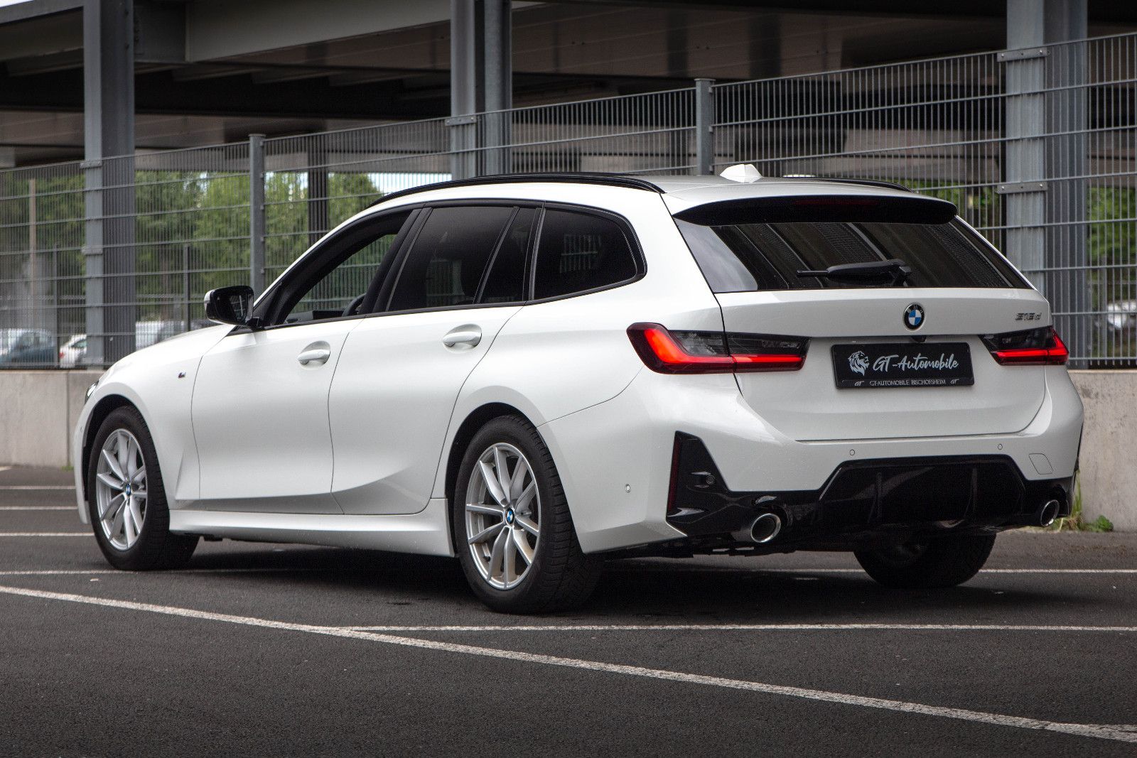 BMW 318d T*M Sport*PANO*360°*HUD*Keyless*AHK*SHADOW*