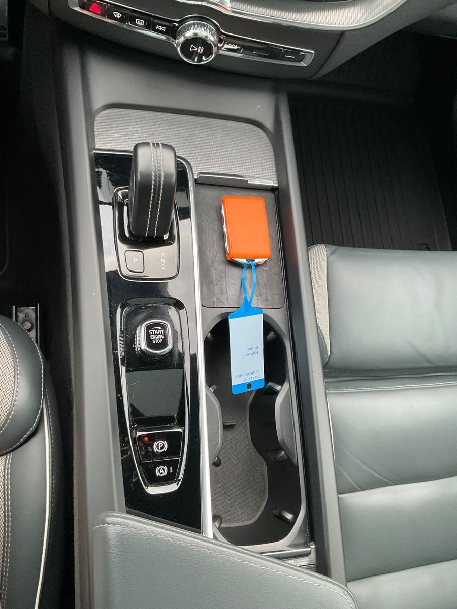 Volvo XC 60 XC60 R Design AWD,AHK,Kamera,Pano,LED