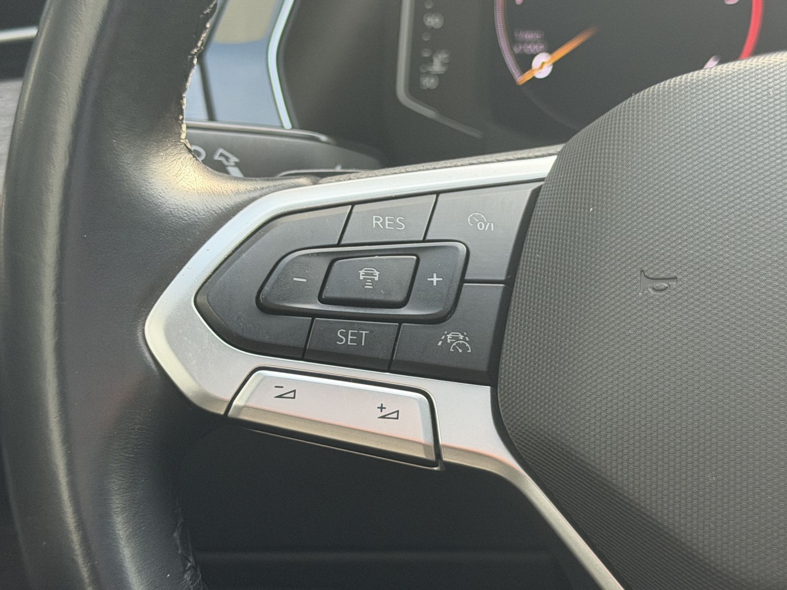 Volkswagen Passat R-Line LED Virtual Pano Massage H&K AHK