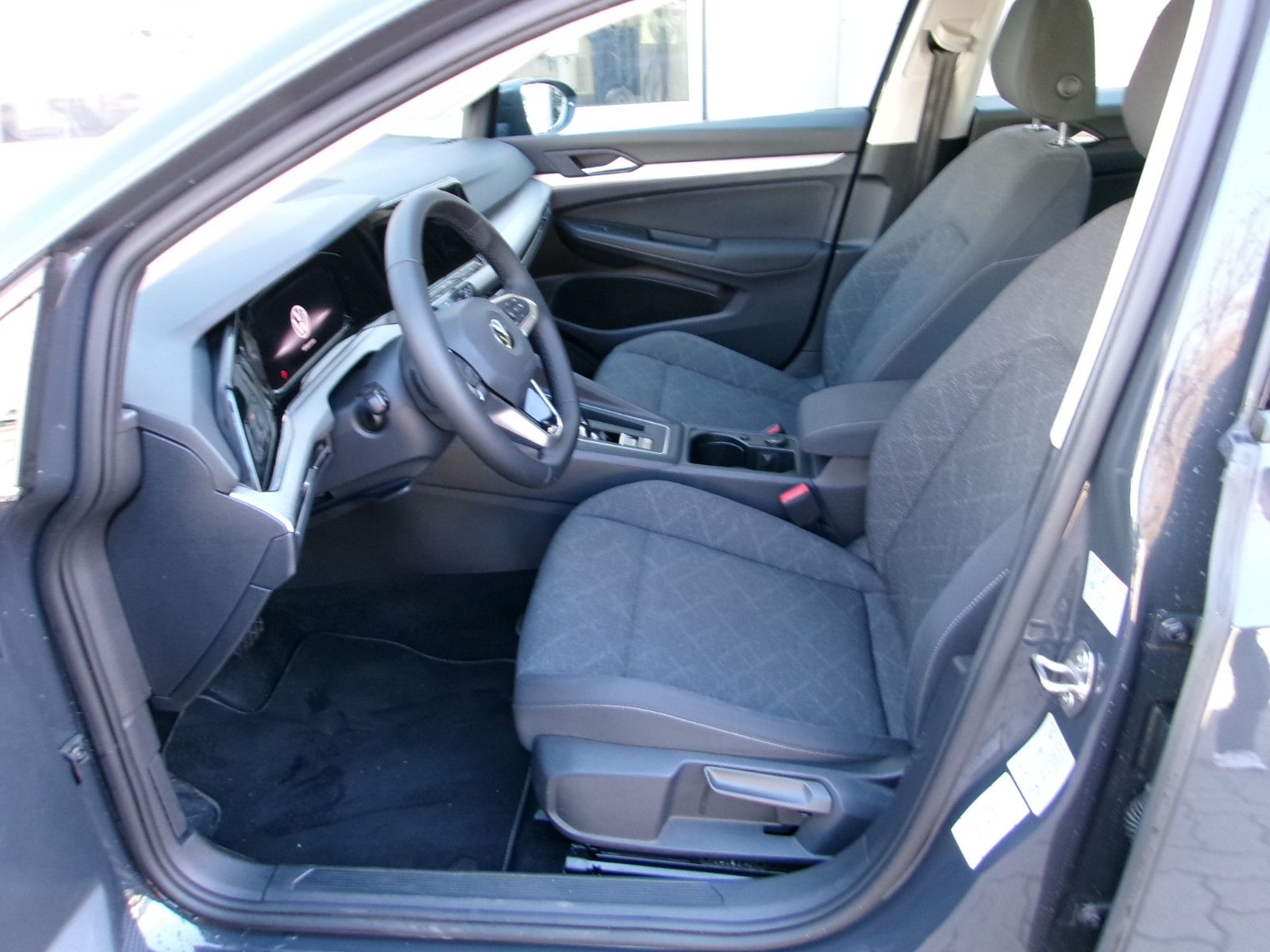Volkswagen Golf VIII Variant Life 1.5 eTSI - Samsaru's Car Outlet