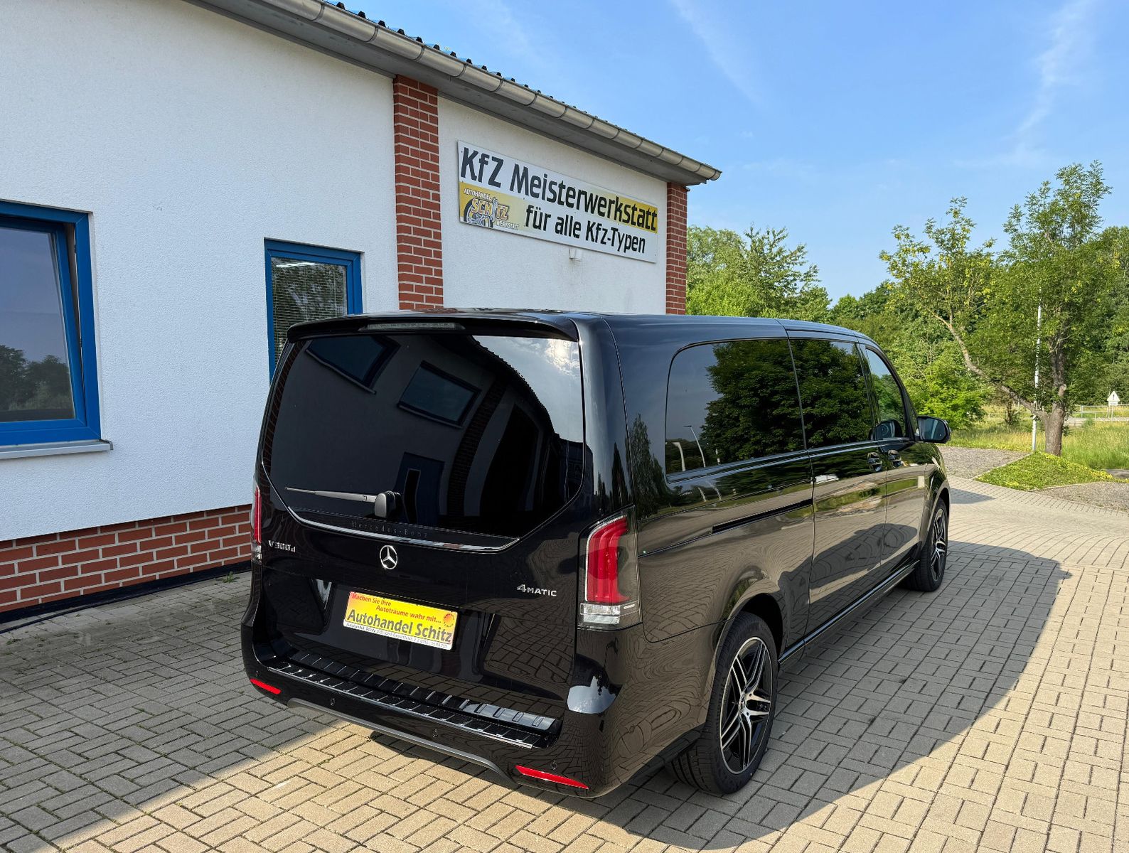 Mercedes-Benz V 300d AVANGARDE AMG - Samsaru's Car Outlet