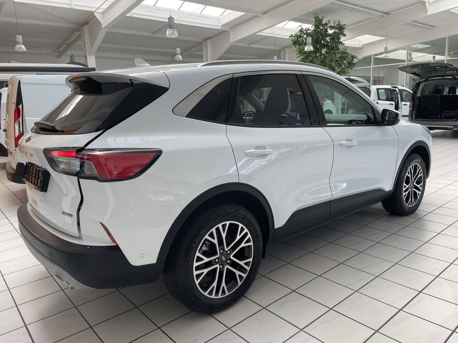 Ford Kuga Titanium X PHEV - Samsaru's Car Outlet