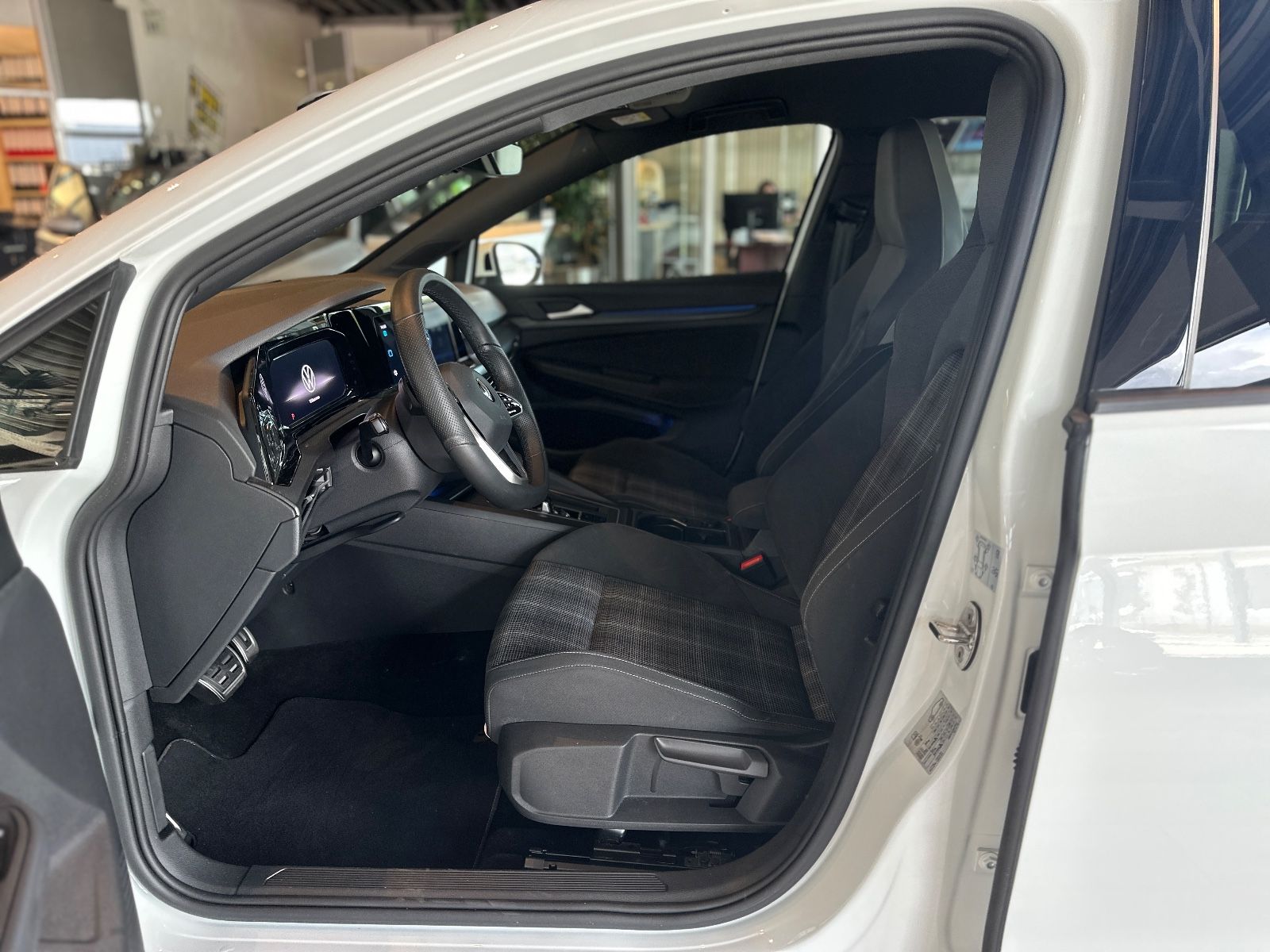 Volkswagen Golf 8 Lim. GTD - Samsaru's Car Outlet