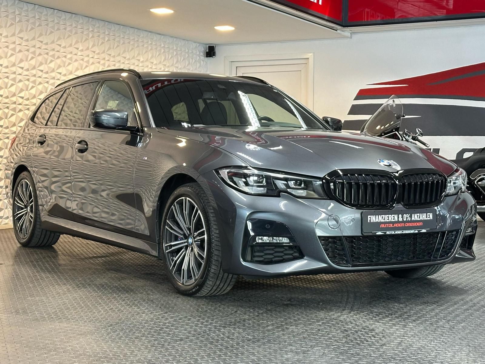 BMW 330e Touring M SPORT PAKET - Samsaru's Car Outlet