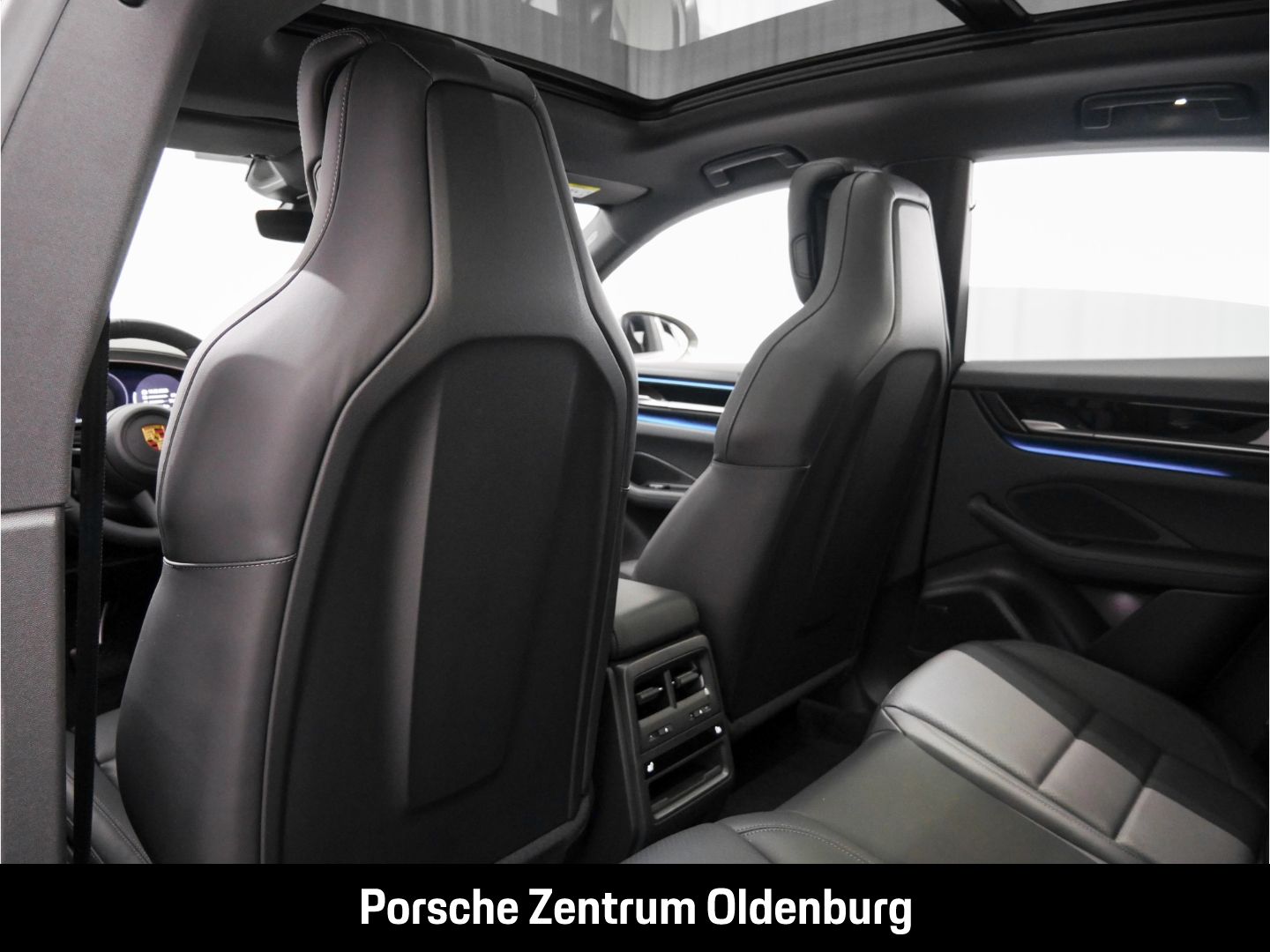 Porsche Macan Electric 4 Luftfed AHK BOSE Pano Matrix LE