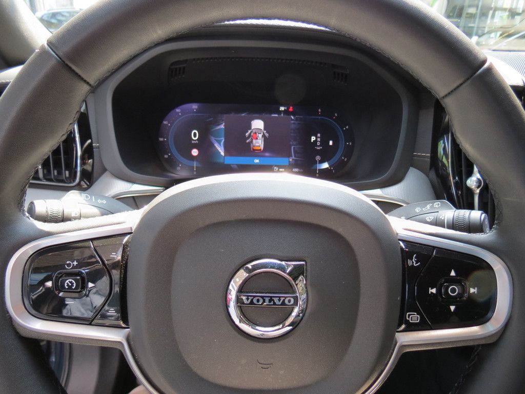 Volvo XC60 B4 2.0 Diesel AWD*Automatik*AHK*PANO*