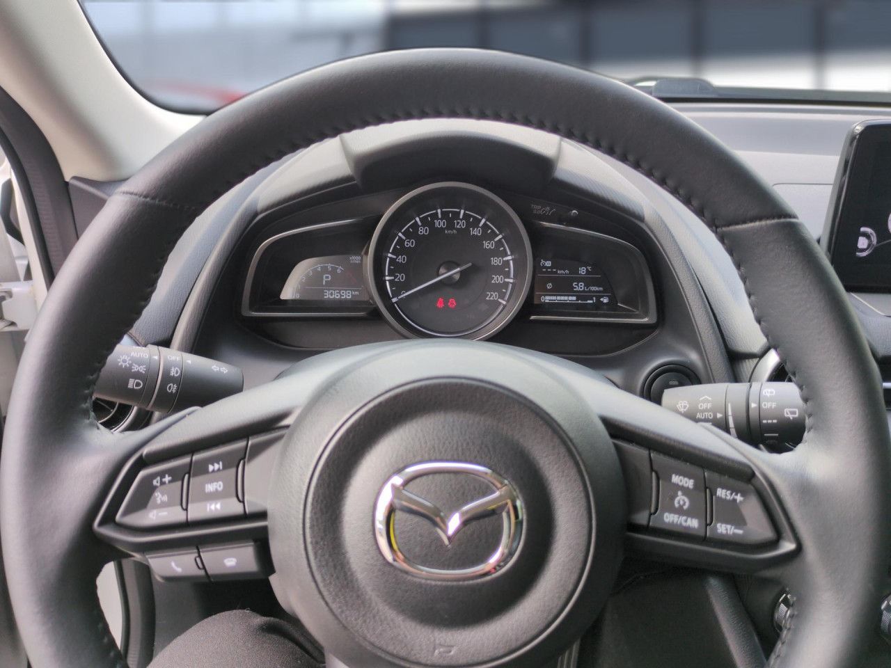 Mazda CX-3 2.0 SKYACTIV-G Selection Automatik Navi LED