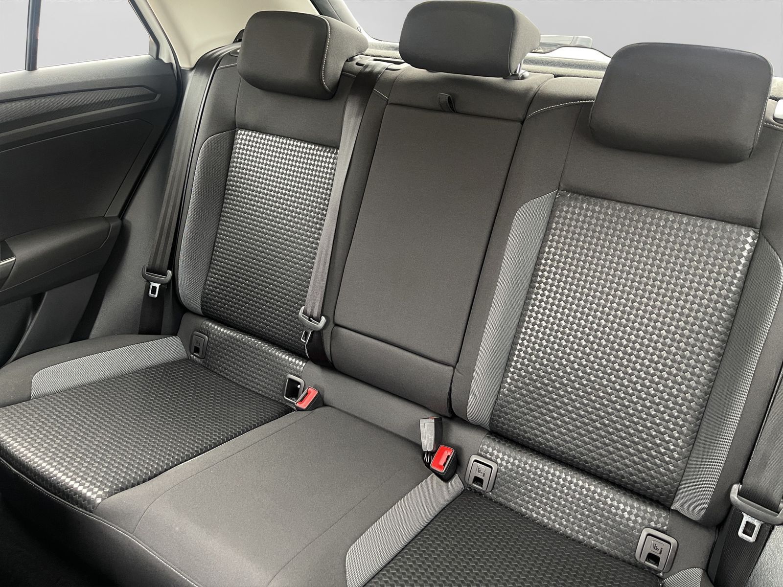 Volkswagen T-Roc 1.5 TSI Active - Samsaru's Car Outlet