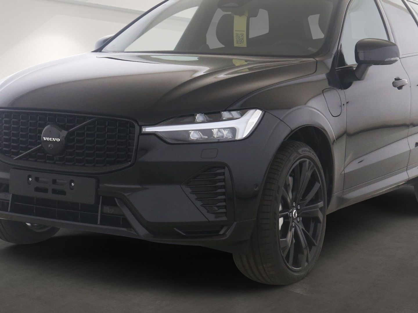 Volvo XC60 T6 Plus Black Edition Plug-In Hybrid AWD - Samsaru's Car Outlet