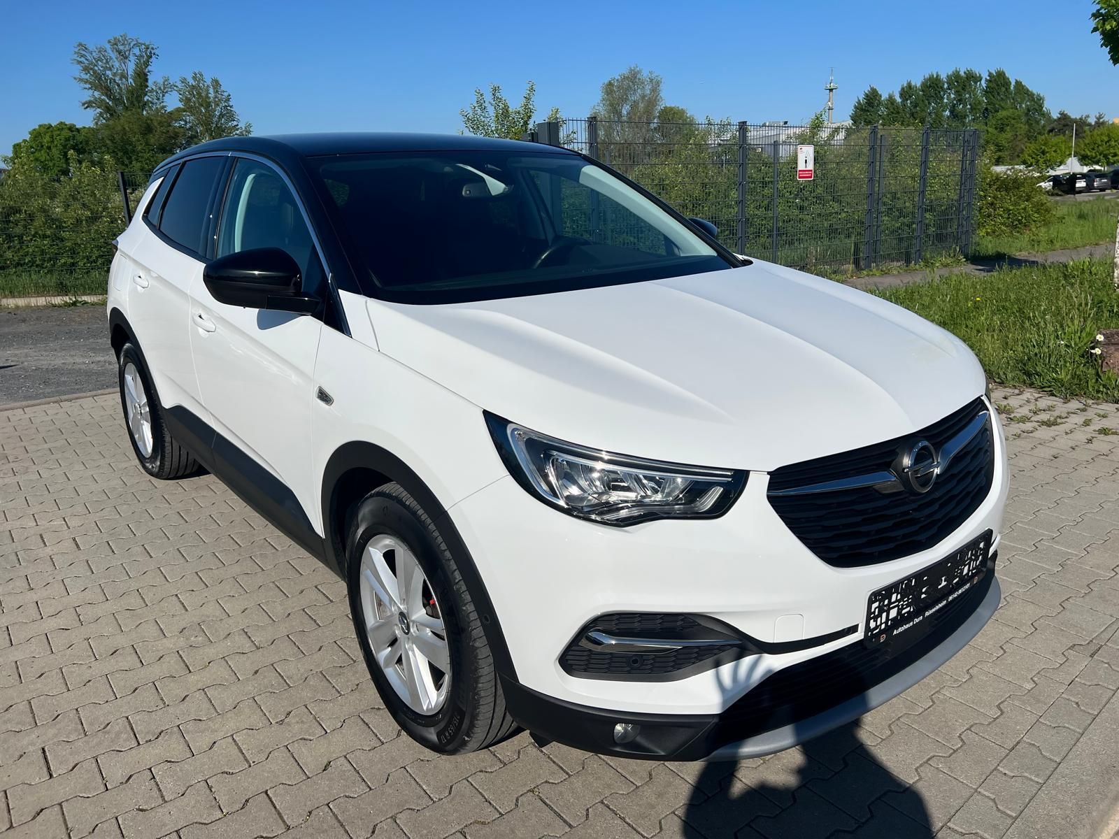 Opel Grandland X 2.0 D 120 Jahre Aut. - Samsaru's Car Outlet