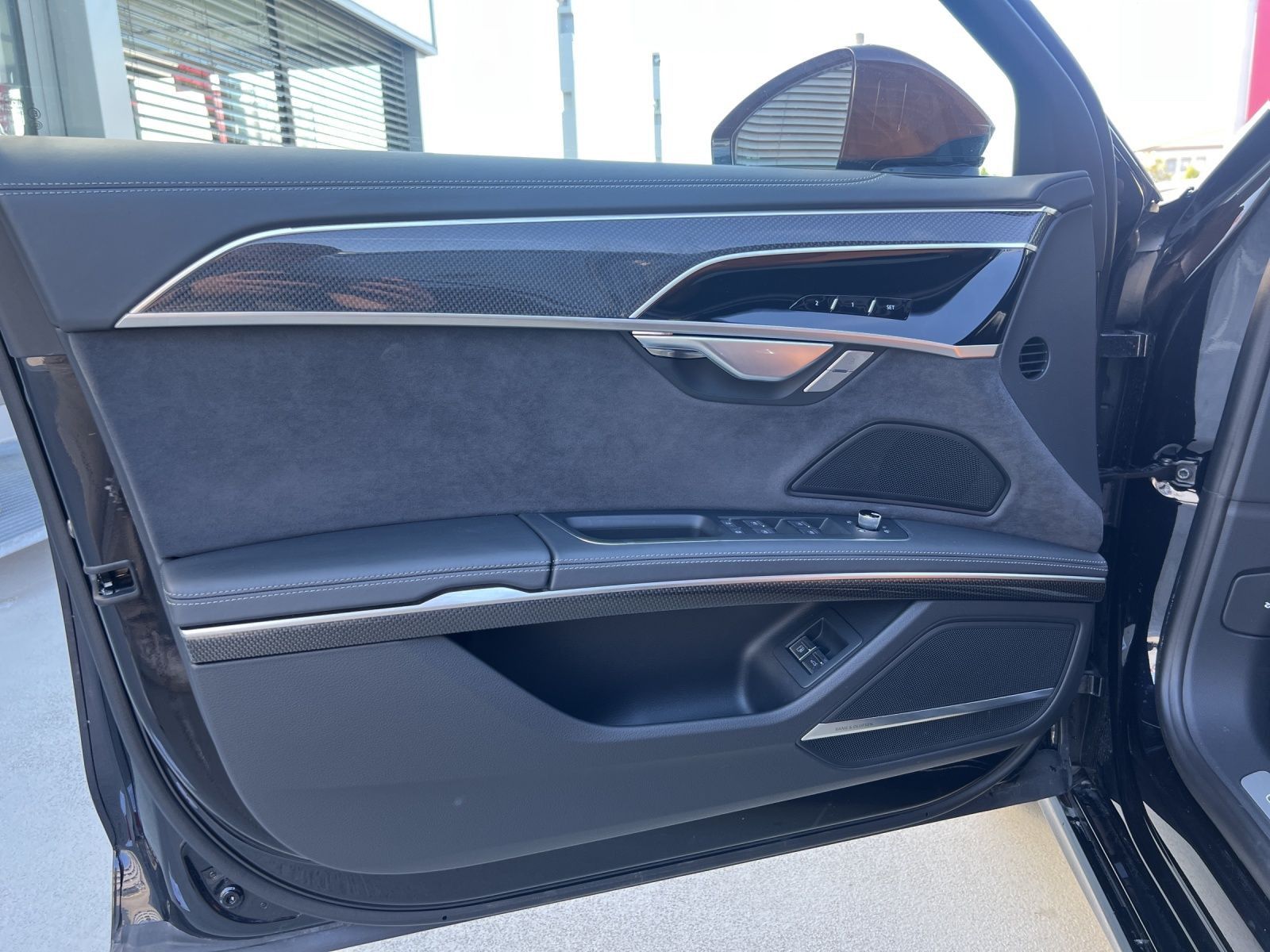 Audi A8 L 60 TFSIe quattro S LINE - Samsaru's Car Outlet