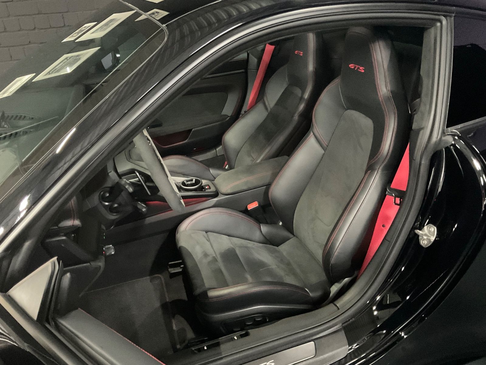 Porsche 911 / 992 Carrera 4 GTS / Kamera / Glasdach