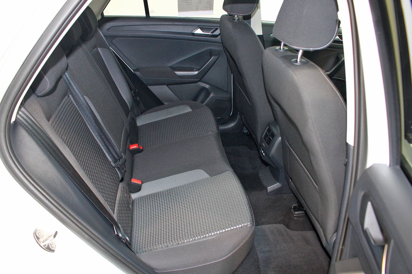 Volkswagen T-Roc 1.5 TSI Active - Samsaru's Car Outlet