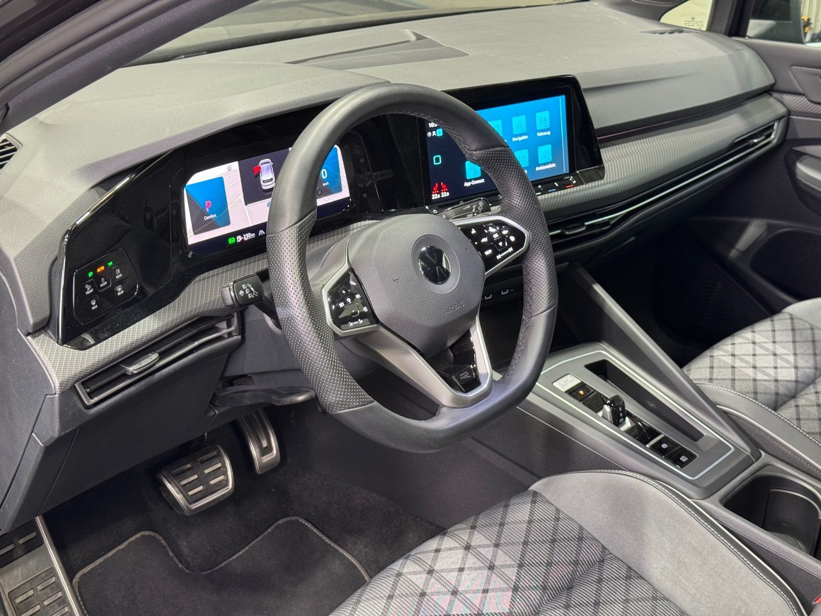 Volkswagen Golf R-Line 1.5 eTSI DSG - Samsaru's Car Outlet