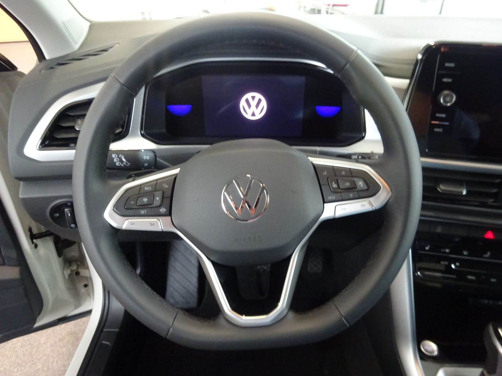 Volkswagen T-Roc 1.5 TSI DSG Life - Samsaru's Car Outlet