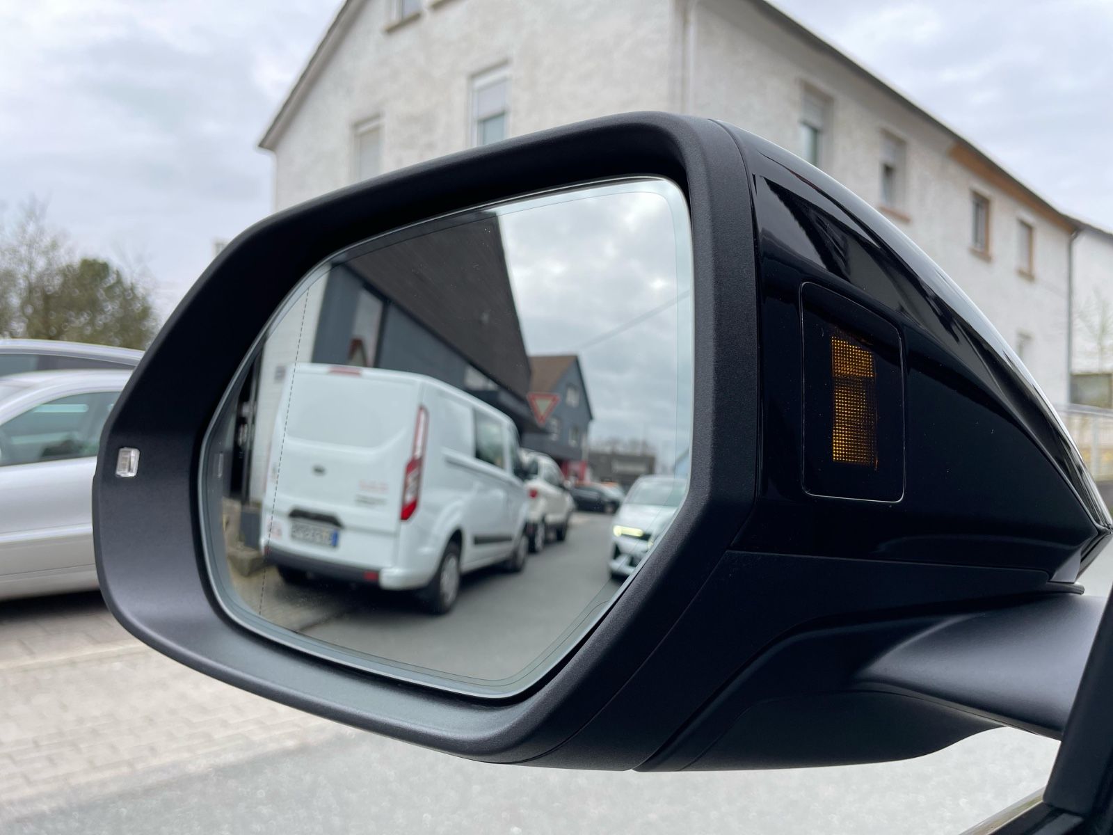 Audi Q8 50 TDI Facelift - Samsaru's Car Outlet