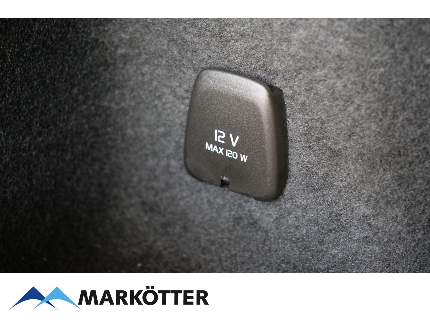 Volvo XC60 Plus Black Edition Plug-In Hybrid AWD T6 - Samsaru's Car Outlet