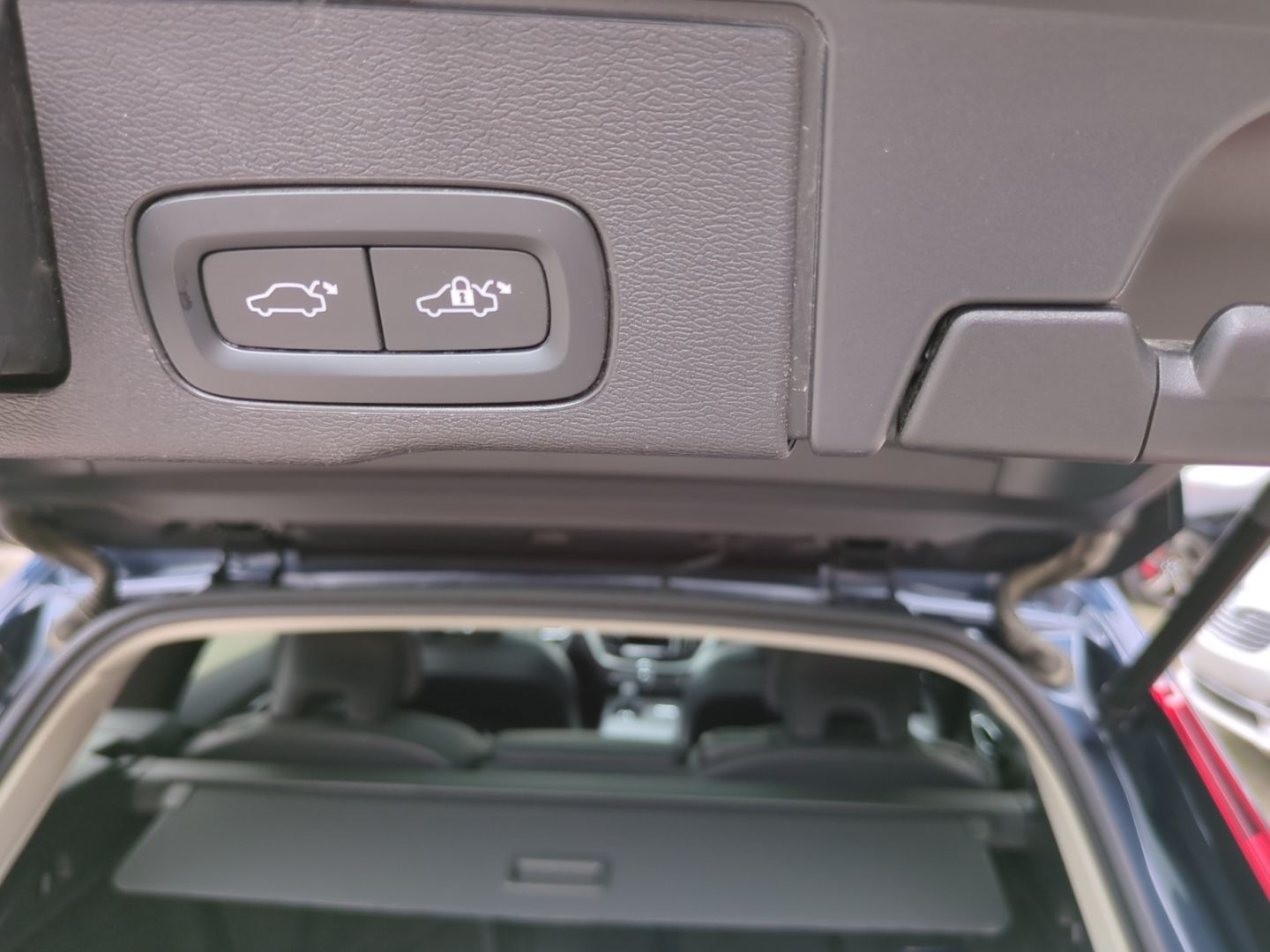 Volvo XC60 Plus Dark B5 AWD Pano Leder Navi LED ACC Di