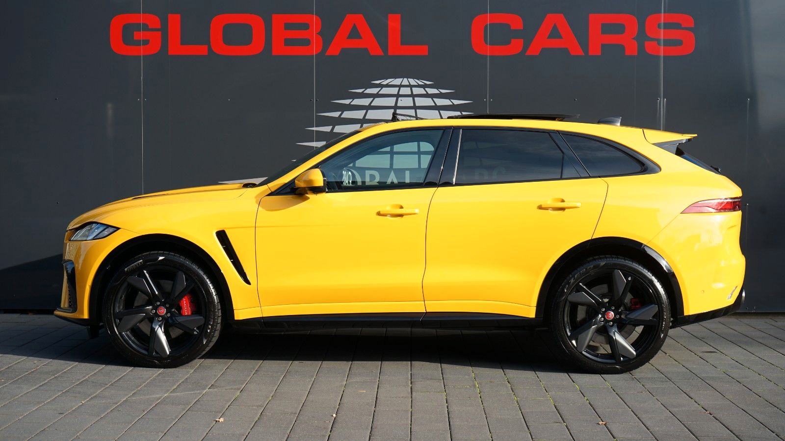 Jaguar F-PACE P550 SVR AWD*PANO*HUD*22"ALU*ACC*