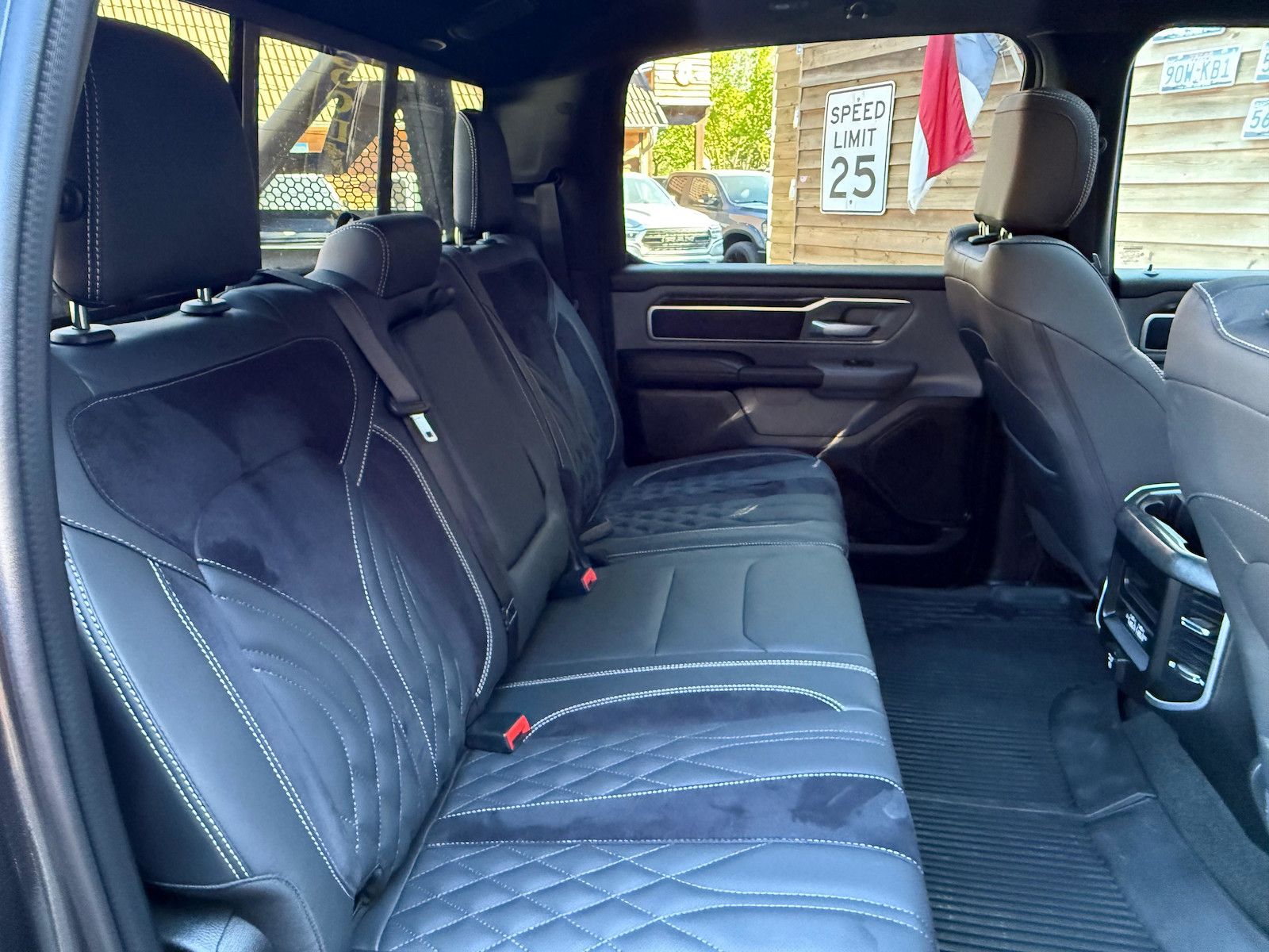 Dodge RAM 1500 5,7L BigHorn Crew Cab LED LPG 4x4 Pano