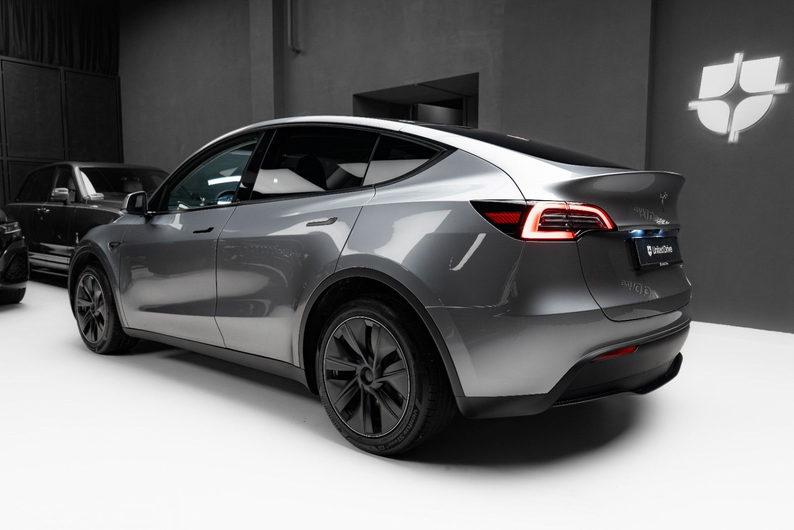 Tesla Model Y Long Range Dual AWD