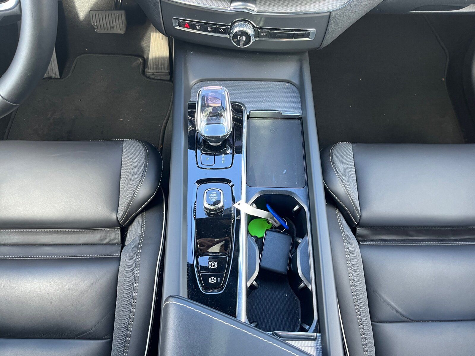 Volvo XC 60 T8 AWD Ultra Dark (EURO 6d) NAVI+SITZH+LED