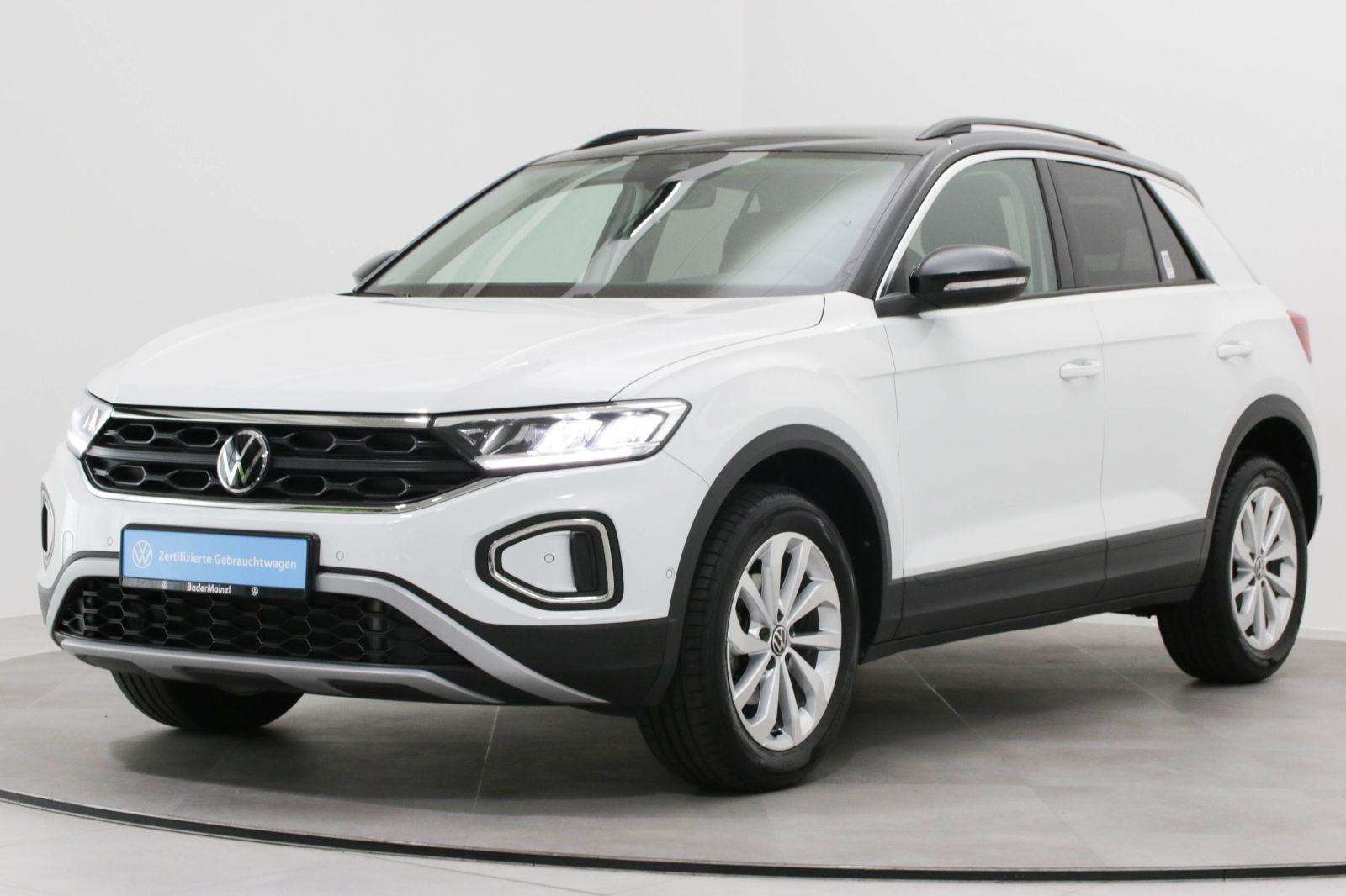 Volkswagen T-ROC 1.5 TSI DSG Life - Samsaru's Car Outlet