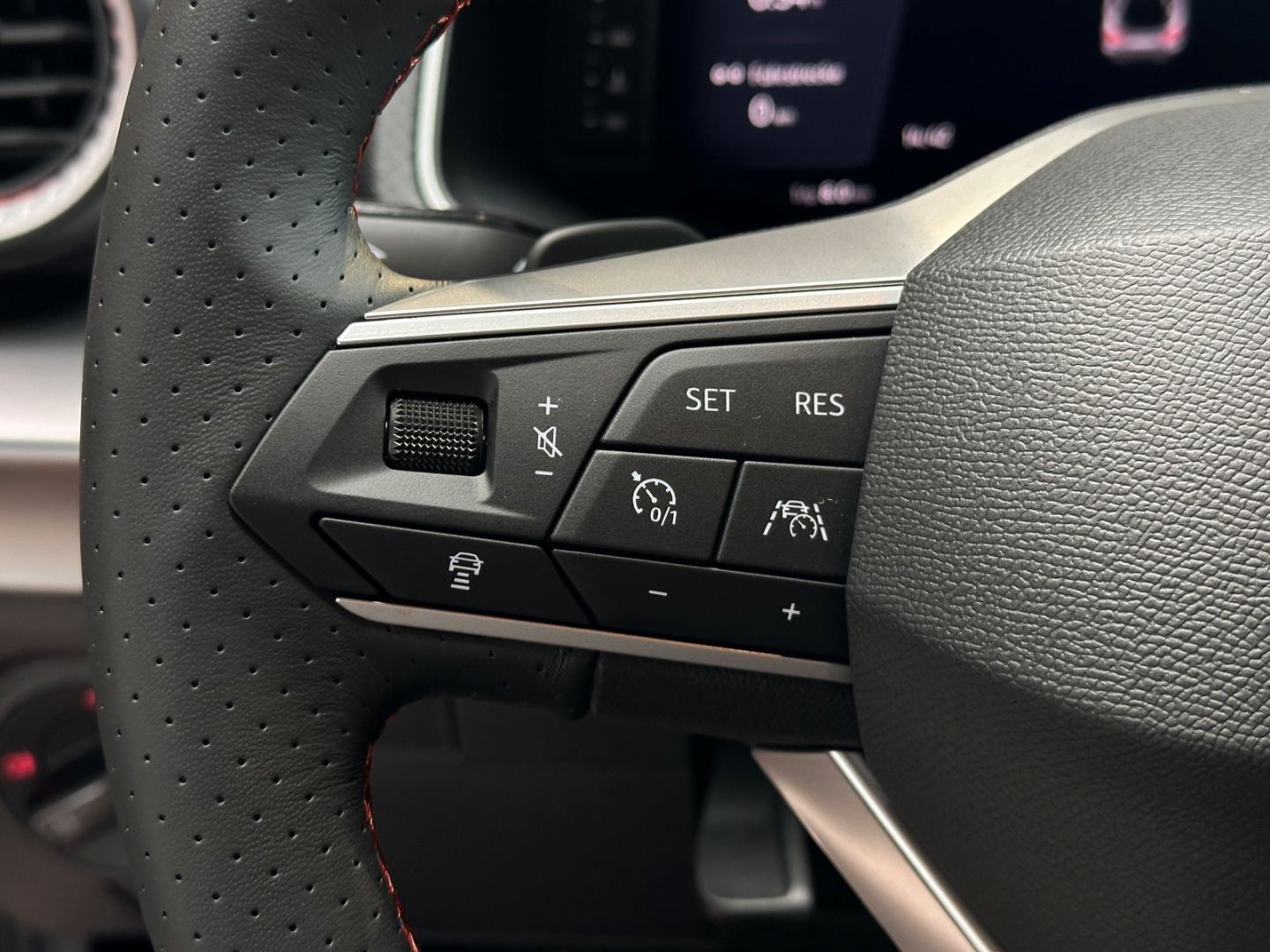 Seat Arona 1.5 TSI DSG FR ACC LED Navi Ahk PDC FullLi