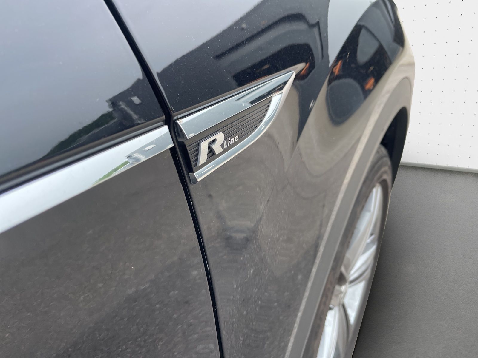 Volkswagen T-Roc 2.0 TSI DSG 4Motion Sport R-line - Samsaru's Car Outlet