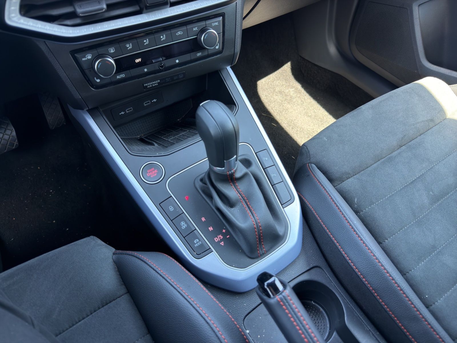 Seat Arona 1.5 TSI DSG FR AHK KAMERA PARKLENK NAVI AC