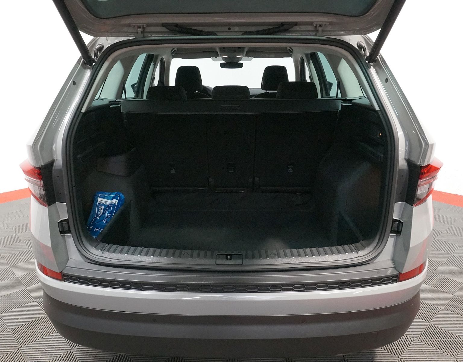 Skoda Kodiaq Tour 2.0 TSI 4x4*AHK*ACC*360°*LHZ*VC*