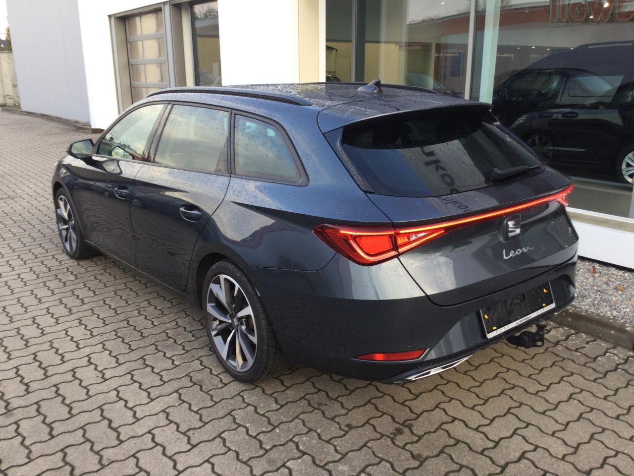Seat Leon Sportstourer 1.5 eTSI FR AHK Pano