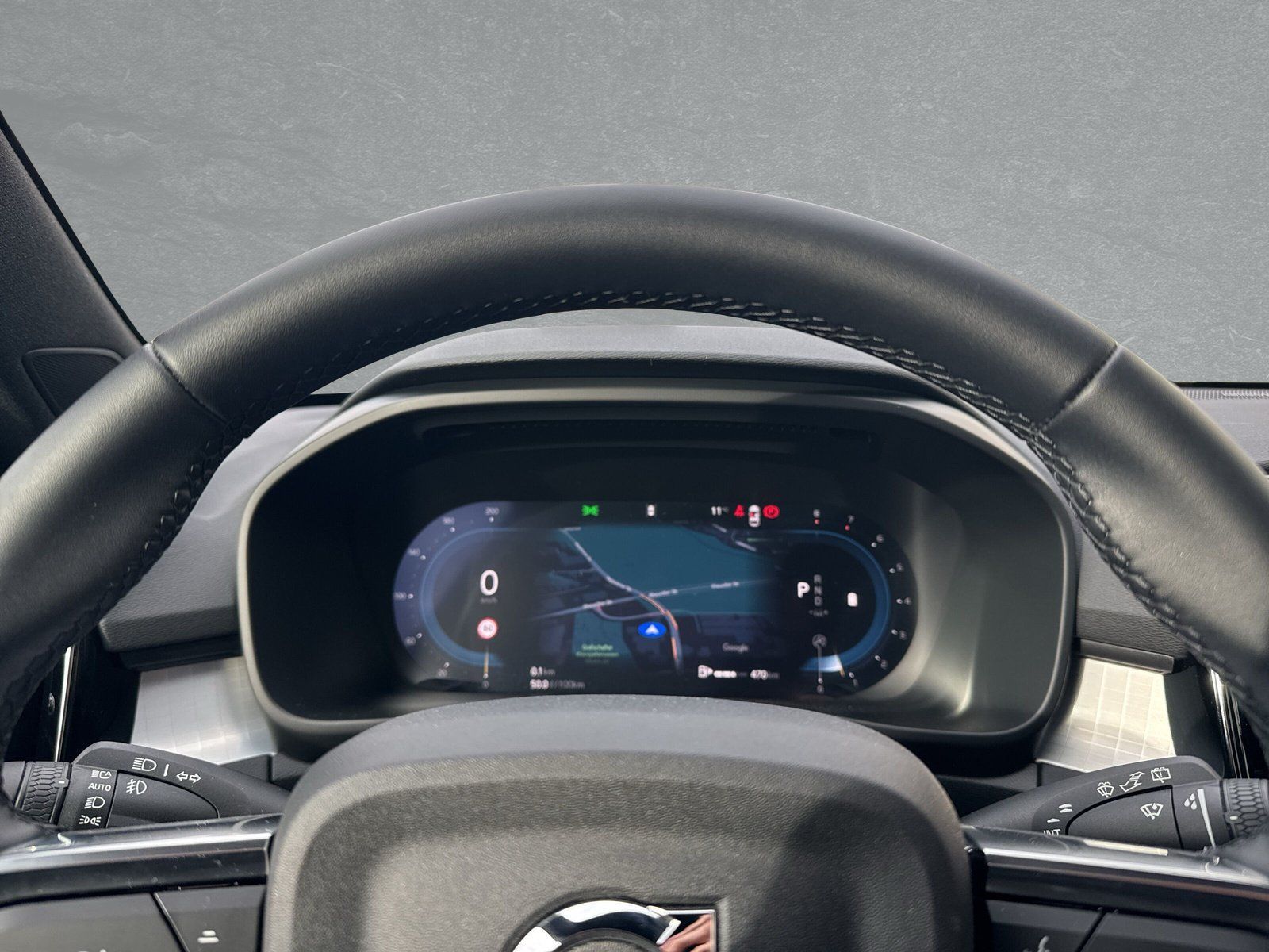 Volvo XC40 B3 Benzin Plus Black Edition *AHK*