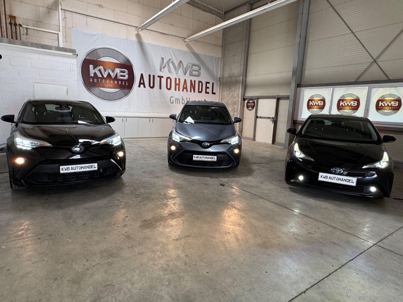 Toyota C-HR 2.0 Hybrid Business Edition - Samsaru's Car Outlet