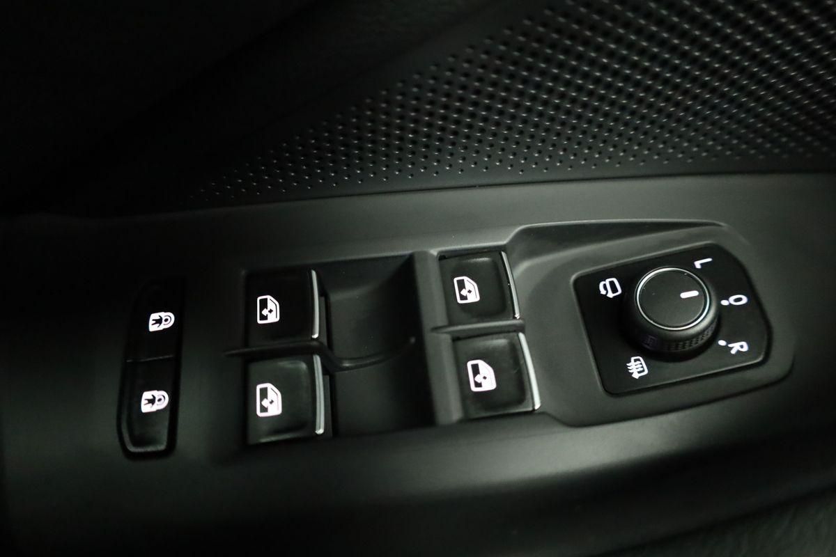 Volkswagen Passat Variant TDI DSG 4M R-LINE Black, AHK, IQ.