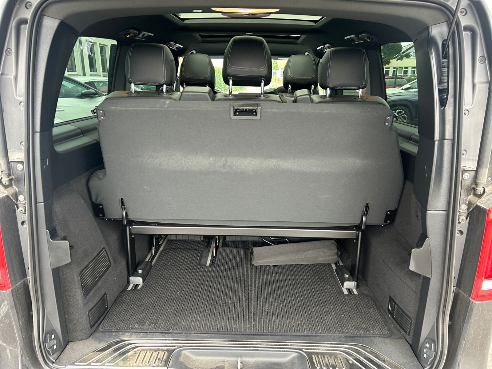 Mercedes-Benz V300d V-Klasse 4MATIC - Samsaru's Car Outlet