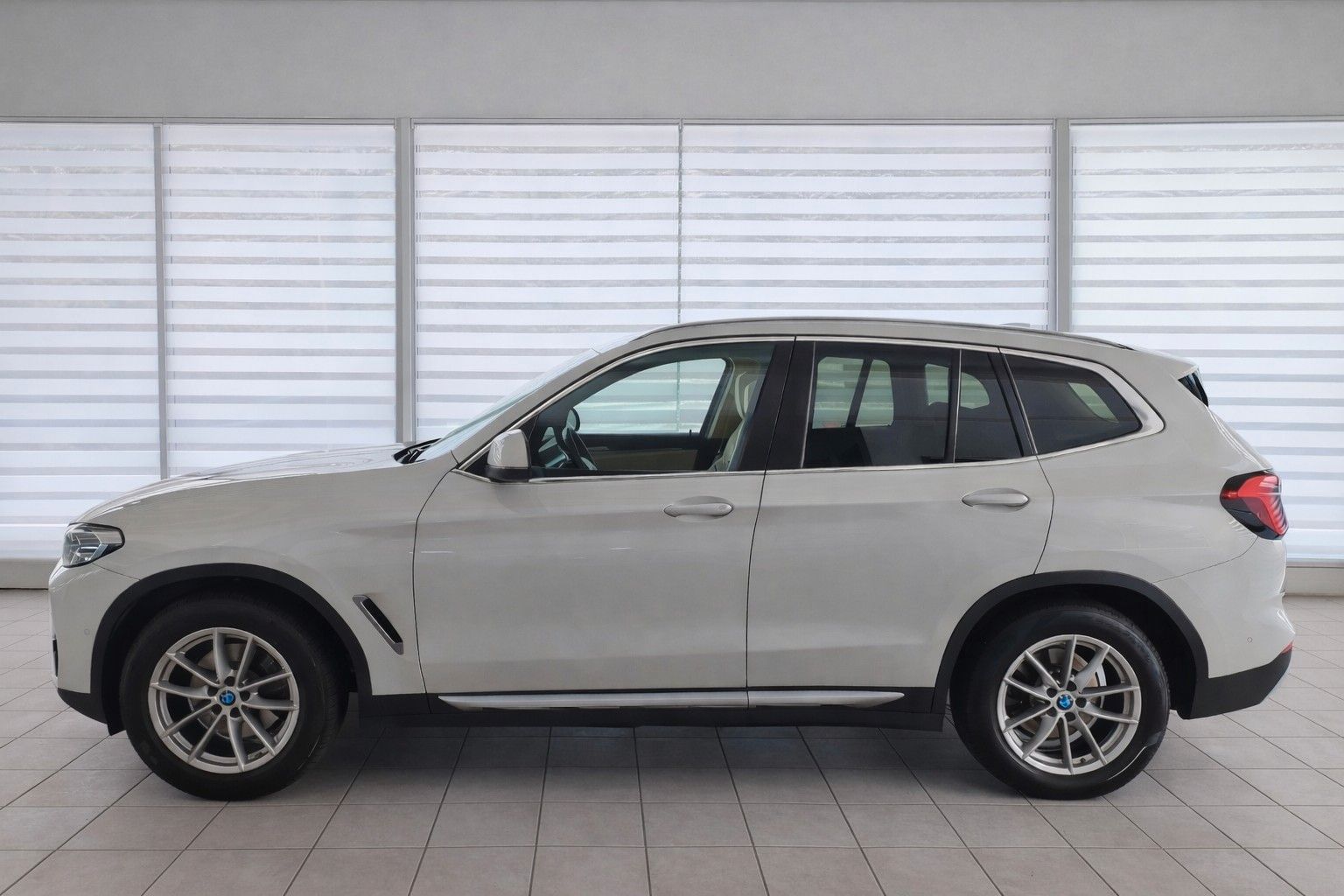 BMW X3 xD20d FACELIFT LASER KAMERA AHK Unfallfrei