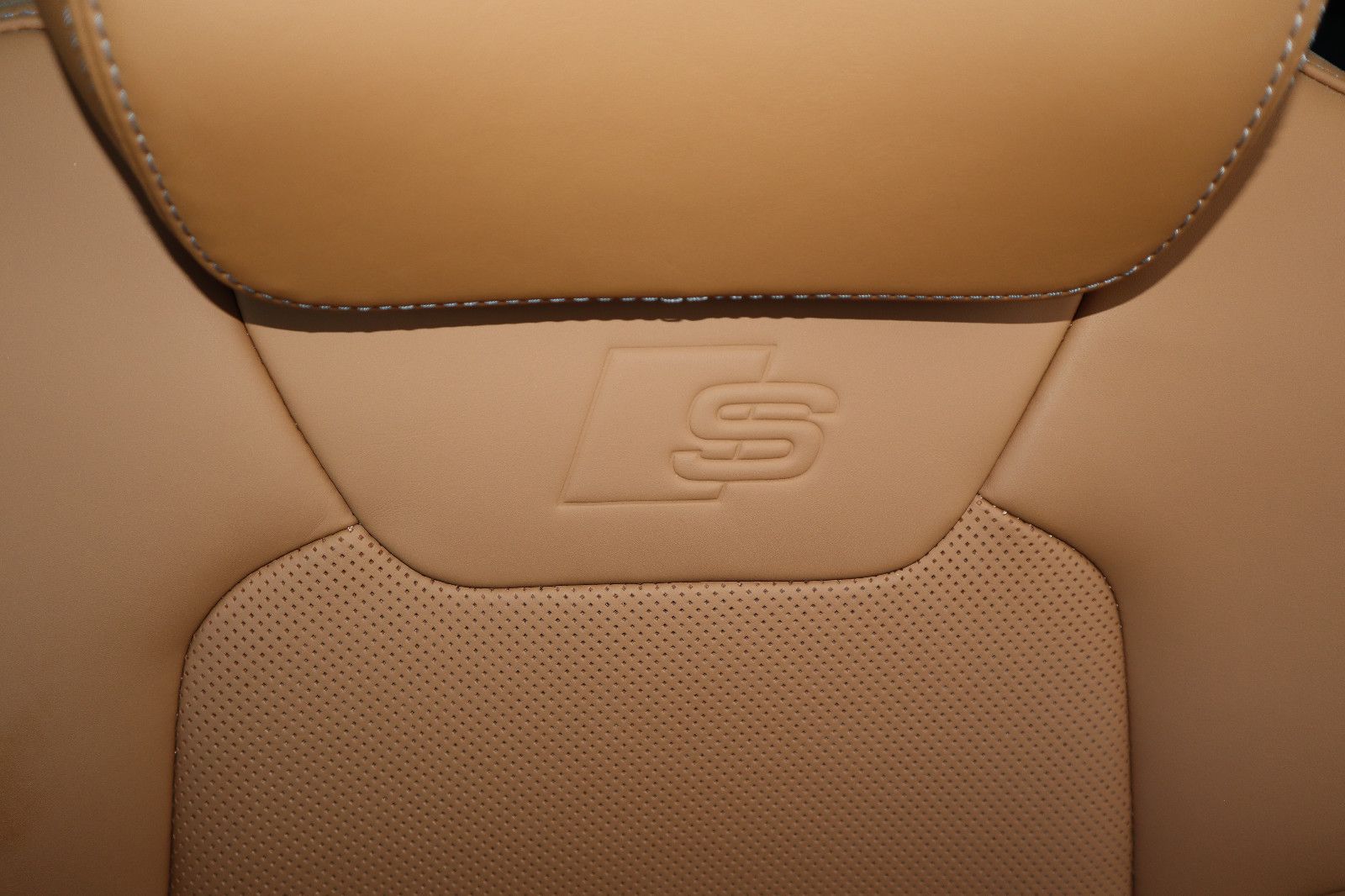 Audi A8L 60 TFSI e lang exclusive S-Line - Samsaru's Car Outlet