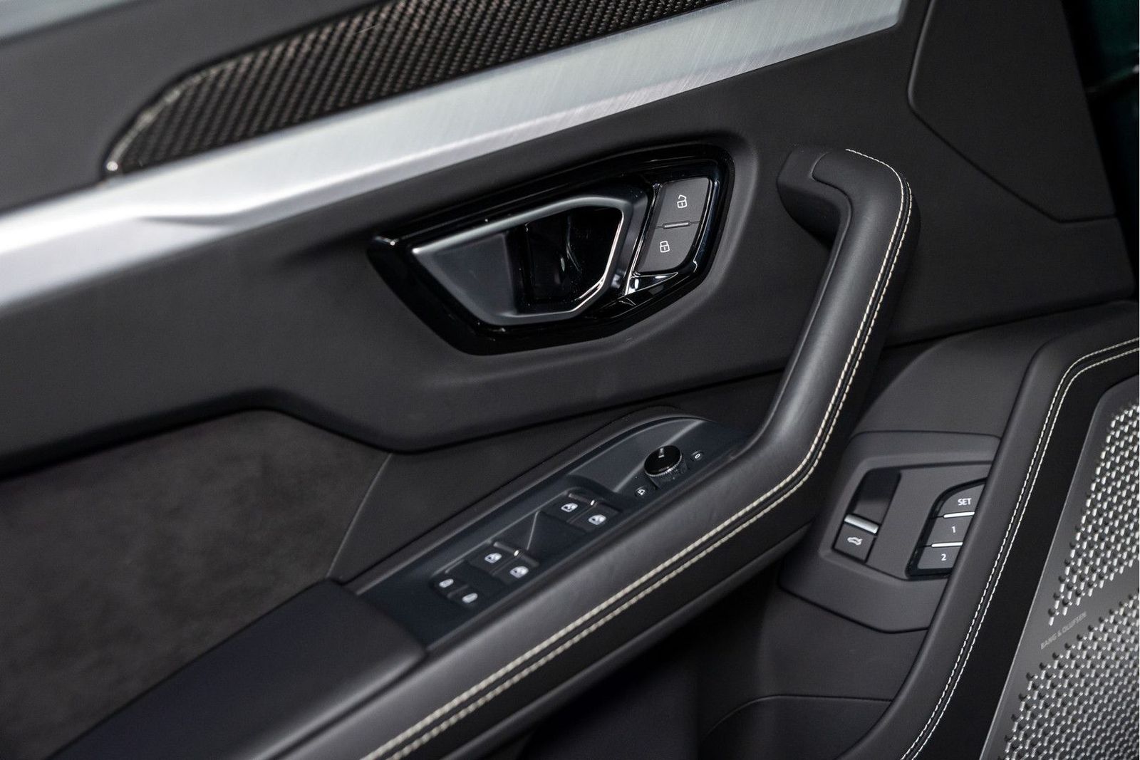 Lamborghini Urus - Samsaru's Car Outlet