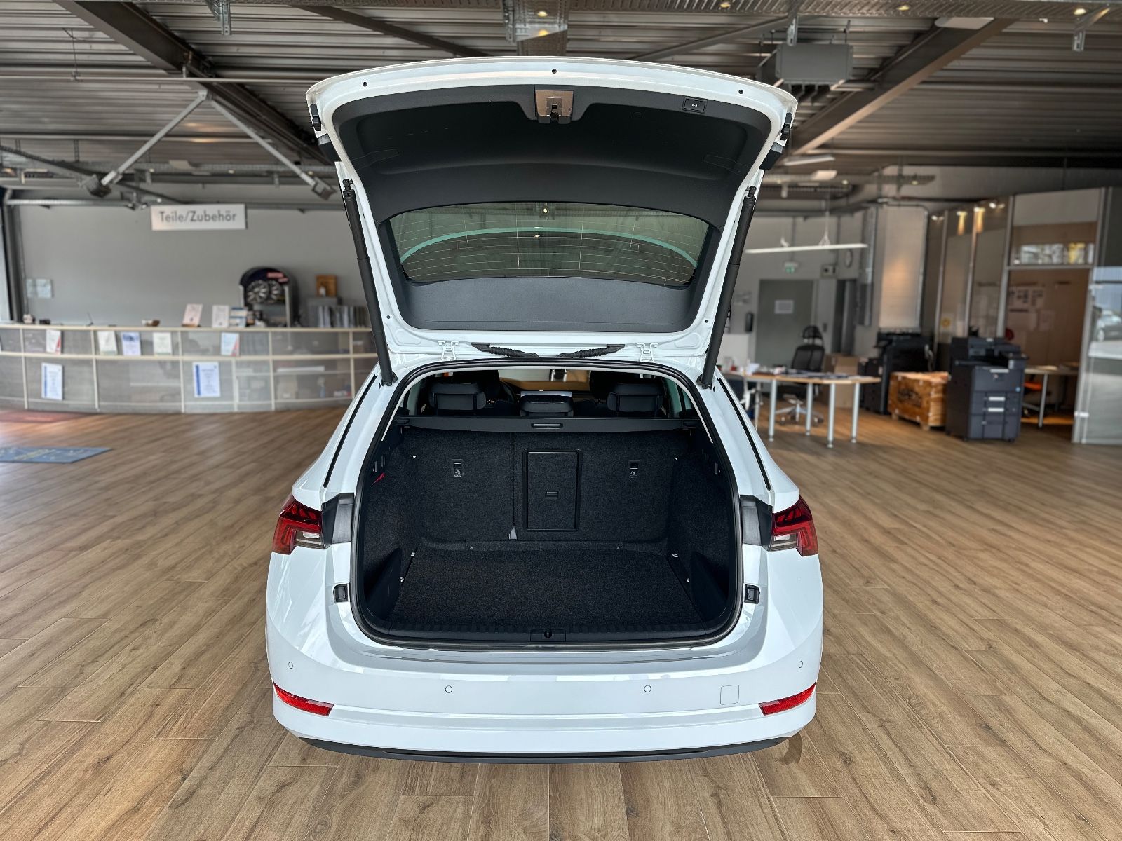 Skoda Octavia Combi - Samsaru's Car Outlet