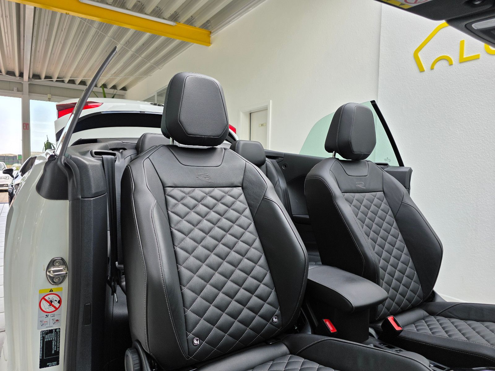 Volkswagen T-Roc R-Line Black - Samsaru's Car Outlet