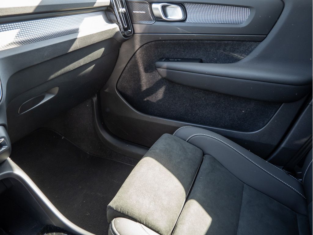Volvo XC40 2.0 Plus Dark - Samsaru's Car Outlet