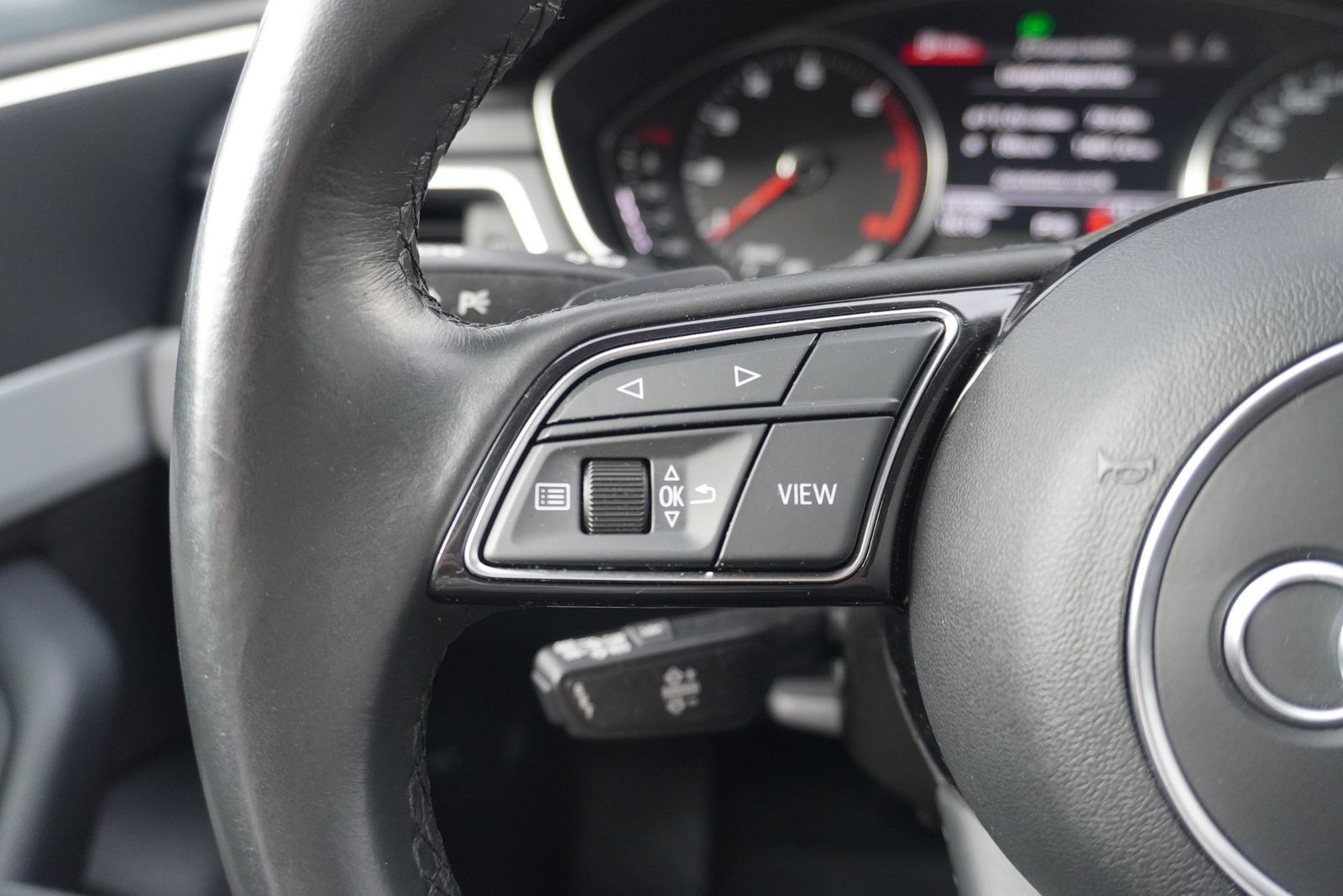 Audi A4 35 2.0 TFSI Avant - Samsaru's Car Outlet