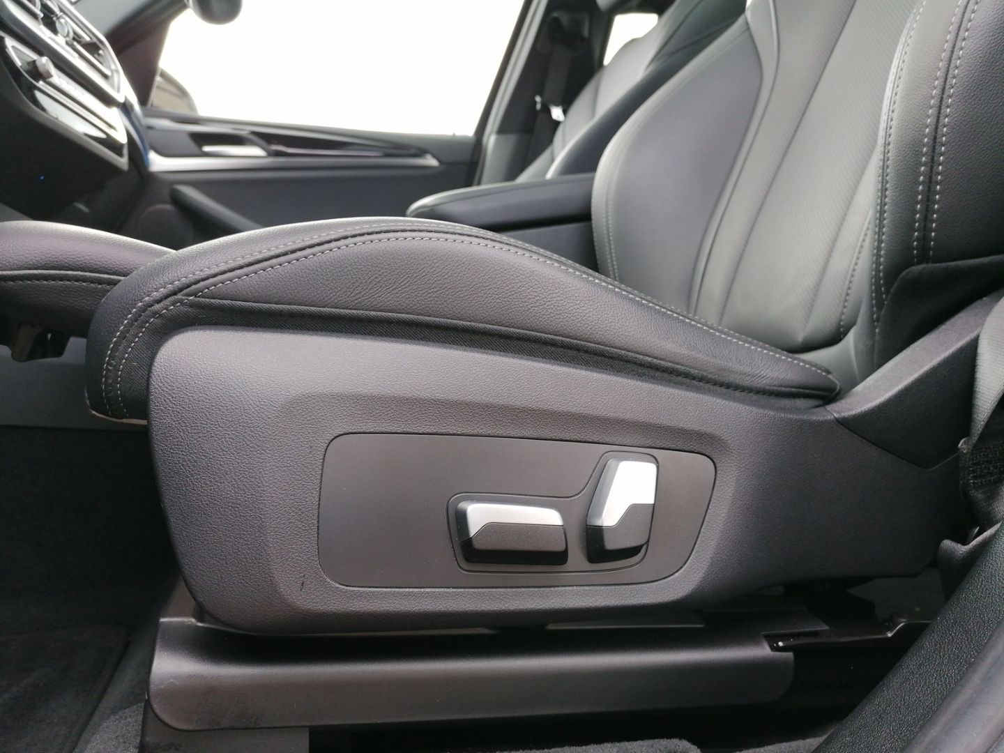 BMW iX3 Inspiring M SPORT AHK Alarm SHZ Park Assiste