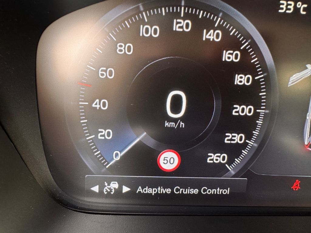 Volvo V60 R-Design Expression Recharge Plug-In Hybrid