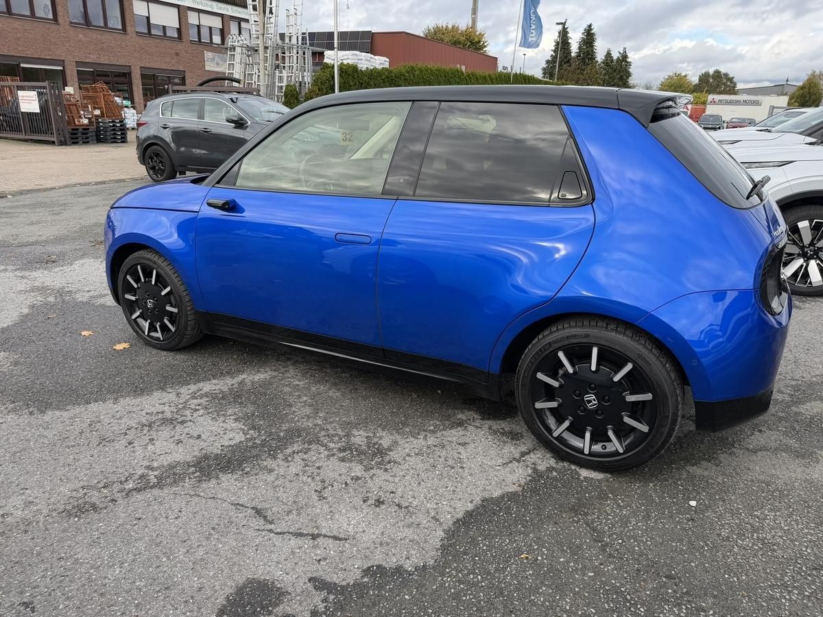 Honda e Advance (17")