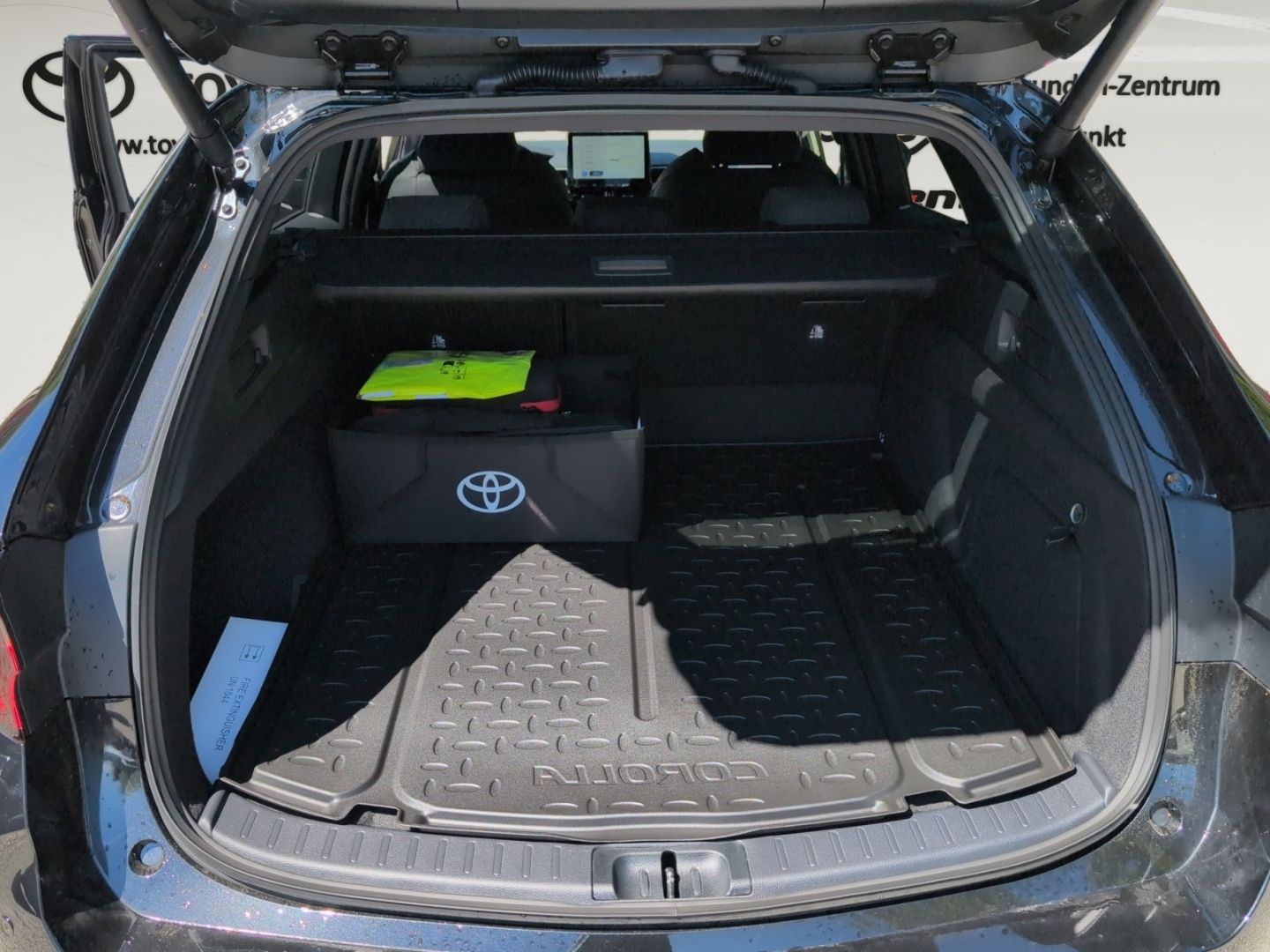 Toyota Corolla Touring Sports Hybrid Teamplayer Navi LE